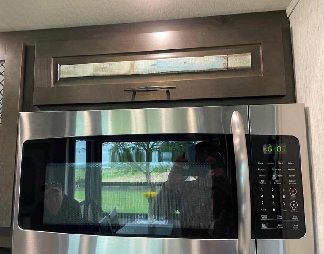 Built-in stainless steel microwave with digital display and premium finish